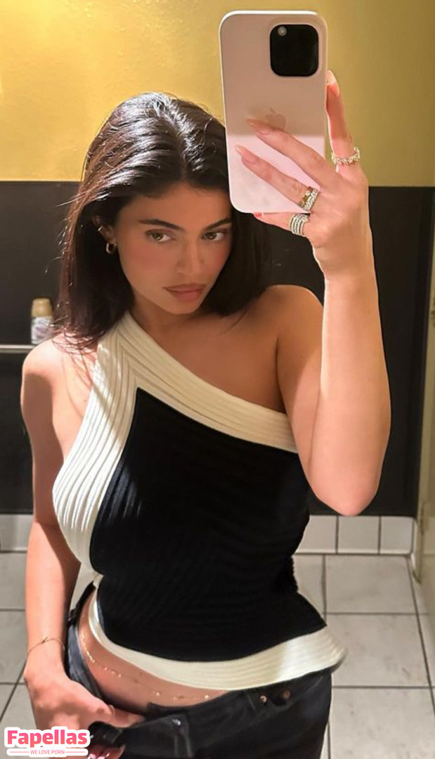 Kylie Jenner Nude Photos Naked Sex Videos Kylie Jenner Nude Photos Naked Sex Videos