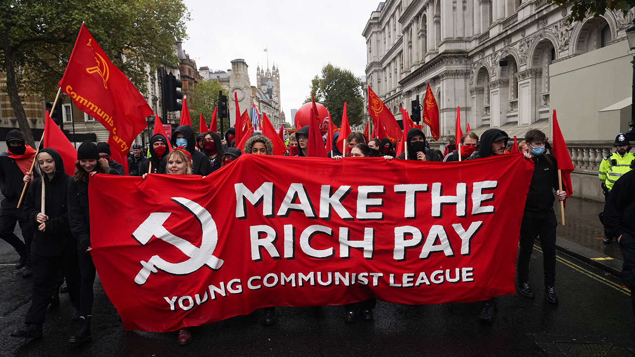 Why Are All Kids Socialists: Sharing Norms Outweigh Rewards