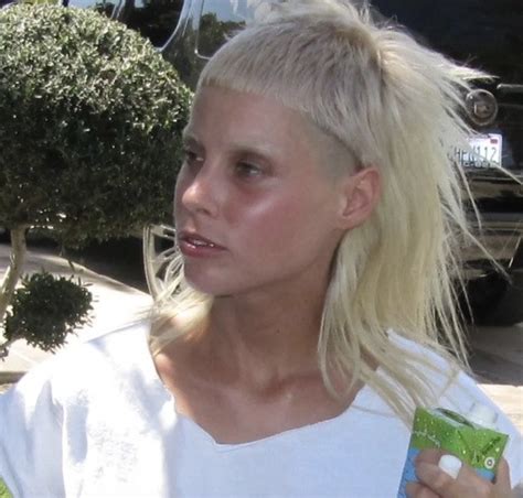 Yolandi Visser Abdomen